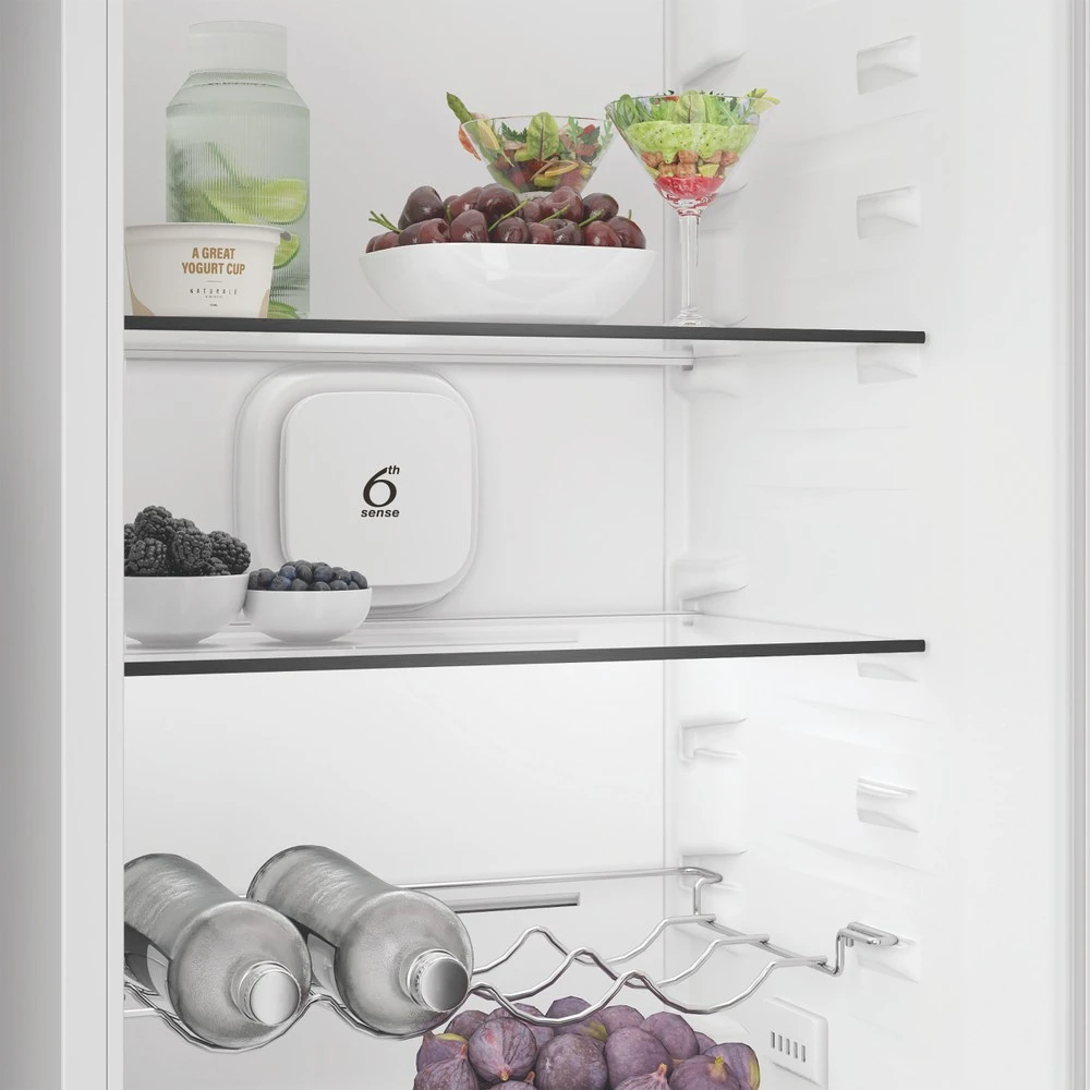 Whirlpool WHK2 5324 B6E beépíthető alulfagyasztós hűtőszekrény 3. kép